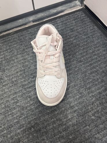 бу красовка: Кроссовки, 37.5, 38, Nike, Б/у, цвет - Розовый, Платная доставка