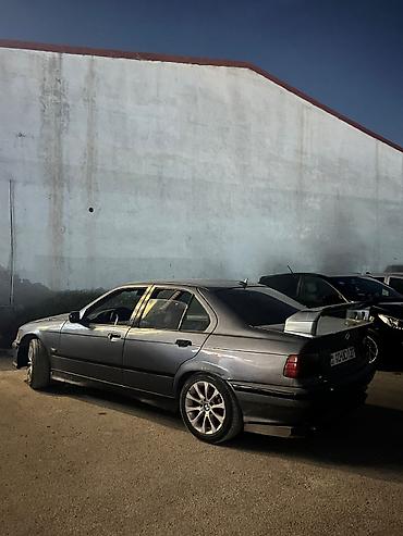 BMW: BMW 3 series: 1.8 l | 1993 il Sedan — 1