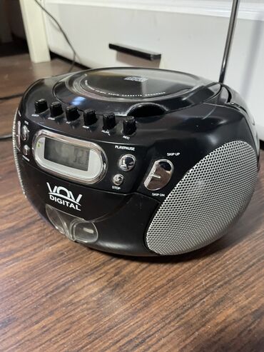 Zvučnici i stereo sistemi: Radio radi antena ne moze skroz da se izvuce ali odlicno radi radio — 4