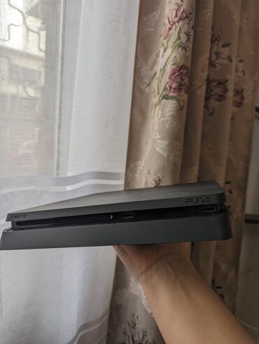 PS4 (Sony PlayStation 4): Ps4 slim 1 терабайт, состояние хорошее, не шумит, не глючит. В