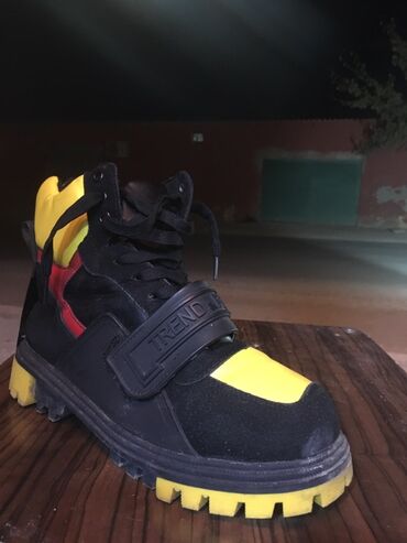 eqa shoes ecemi unvan: 40 razmer - Model: “TREND” yazılı qayışlı idman/ayaqqabı - Rənglər