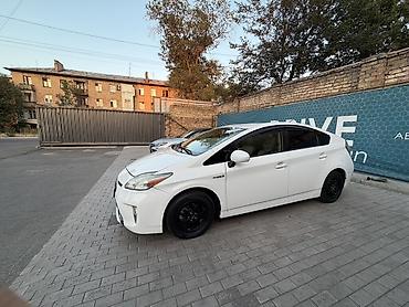 ключ на приус: Toyota Prius: 2015 г., 1.8 л, Гибрид — 2