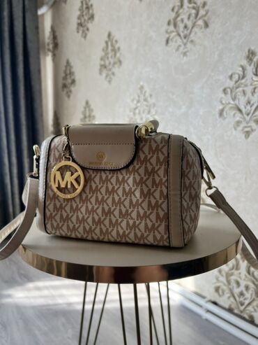michail kors: Çiyin çantası, Michael Kors, Yeni