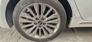 калпаки: Дөңгөлөктөр монтажда 235 / 45 / R 18, Куйма, тешиктери - 5