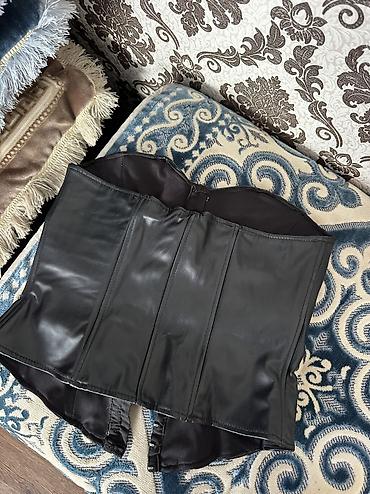 Личные вещи: Продаю два корсета кожанная и 
Из мягкой ткани — 3