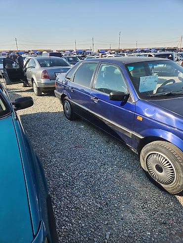 green line: Volkswagen Vento: 1992 г., 1.8 л, Механика, Бензин, Седан — 3