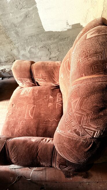 Мягкие кресла: Срочно Продаю мягкое кресло Состояние среднее Срочно Тел — 2