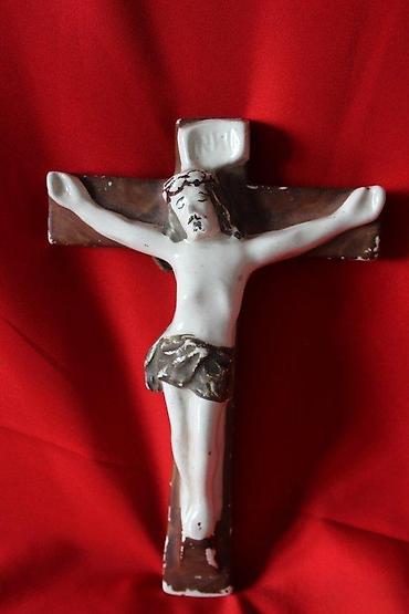 kopije satova: HRIST NA KRSTU, KERAMIKA | Figura Isusa na krstu, urađeno od — 1