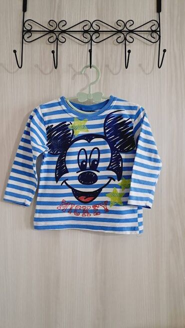 minnie mouse adidas: Round neckline, 92