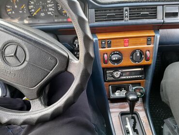 тико автоуна: Mercedes-Benz W124: 1993 г., 2.2 л, Автомат, Газ, Седан