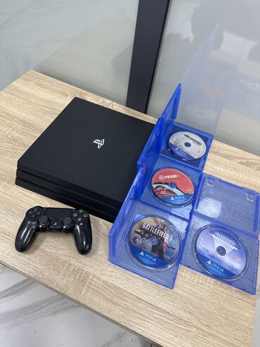PS4 (Sony PlayStation 4): Продаю Sony PlayStation 4 про, 1000 гб, 3 ревизия. Приставка в
