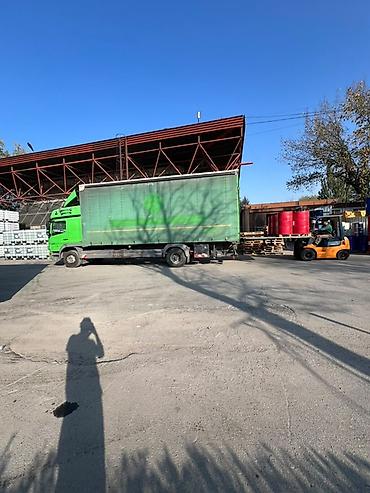 бочек: Грузовой автомобиль Mercedes-Benz Atego тентованный с гидробортом - — 4