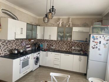 Stullar: Metbext mebeli olcu 2/4m yarım uzerinde qaz,moyka,aspirator verilir