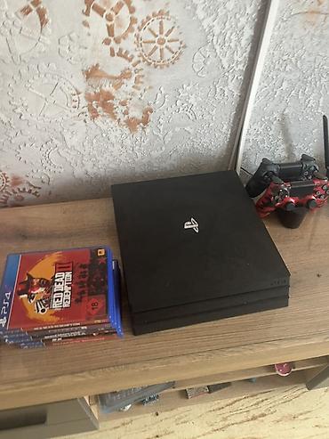 PS4 (Sony Playstation 4): **Sony PlayStation 4 Pro konzola sa dodatnom opremom i igrama** Na — 1