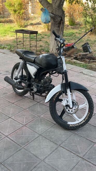 Мопеды, скутеры: Şəhər və kənd yollarına uyğun uclu çərçivəli kiçik motosiklet