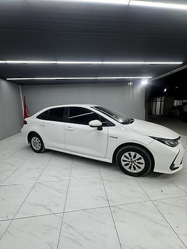 приус 2024: Toyota Corolla: 2022 г., Гибрид, Седан — 5