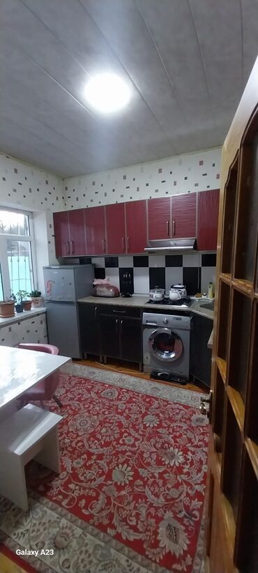 Həyət evləri və villaların satışı: Satılır: həyət evi - Geniş, hasarlı həyət: dəmir darvaza, betonlanmış — 6