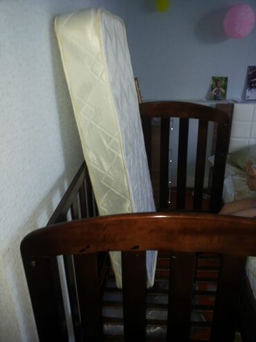 Детская мебель: Кровать детская с матрасом . Матрас новый