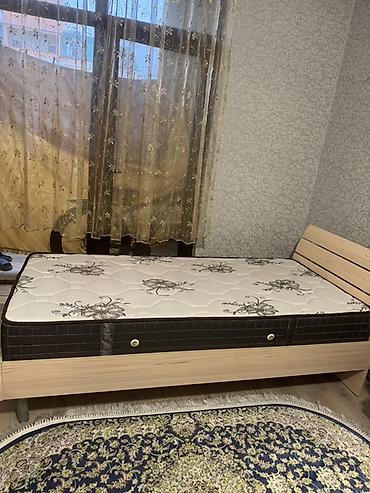 tek neferlik taxt: Tək nəfərlik çarpayı və döşək dəsti - Ölçü: təxminən 90×200 sm tək — 1