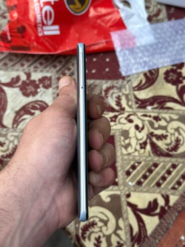 ipad mini 5: Məhsul: Smartfon Xüsusiyyətlər və dizayn: - Ön tərəfdə damla formalı