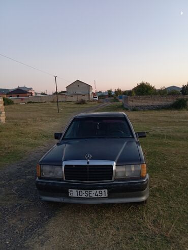 Mercedes-Benz: Mercedes-Benz 190: 2 l | 1992 il Sedan