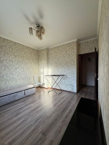 сниму дом на длительный срок: (Девушки)Сдается в аренду квартира 3-х комнатная из них 1 комната