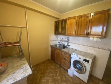 исанов: 3 комнаты, 70 м², Индивидуалка, 4 этаж, Старый ремонт