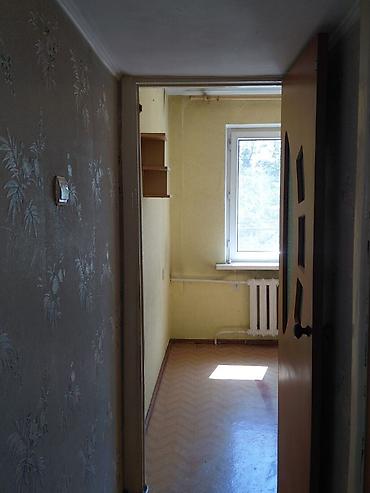 6 микрорайоне: 1 комната, 32 м², 6 мкр 104 серия, 4 этаж, Требуется ремонт — 7