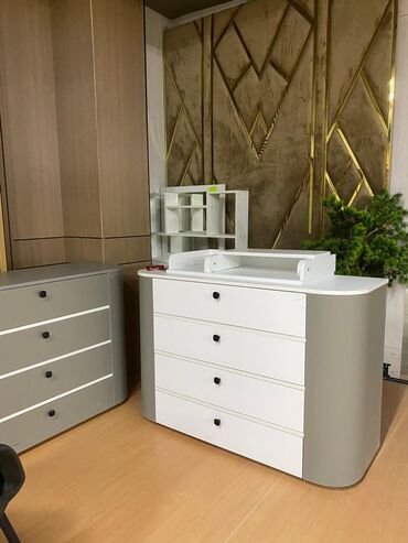 шкафы рассрочка: Бала үчүн комод, Бөбөктөр үчүн кийим алмаштыруучу үстөлү бар, ЛДСП, түсү - Ак