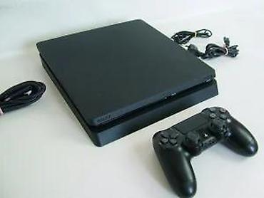 PS4 (Sony Playstation 4): U ponudi je Sony PlayStation 4 Slim. Konzola je odlično očuvana — 16