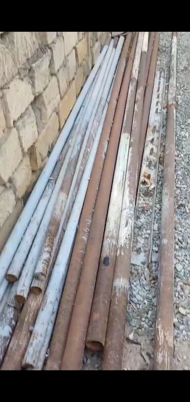 metak borulari: Demir trubalar 200kq artıqdır çəkisi naves yığmaq üçün istifade