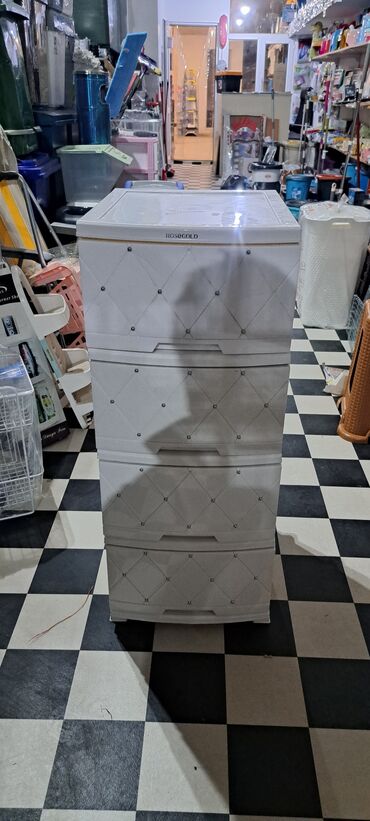 Komodlar: Yeni, Güzgüsüz — 17