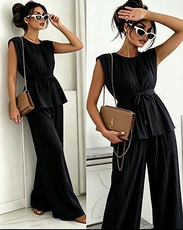 tref obuca vrbas: 05. Plisirani kompleti
M L XL XXL XXXL
Cena : 3.200 dinara H — 4