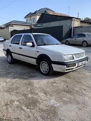 Volkswagen Vento: 1993 г., 2 л, Механика, Бензин, Седан at lalafo.kg Volkswagen Vento: 1993 г., 2 л, Механика, Бензин, Седан