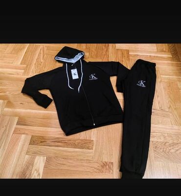 Gornji i donji deo: Ženske pamučne trenerke S,M,L,XL,XXL,3XL veličine za samo 3900 din
pb — 11