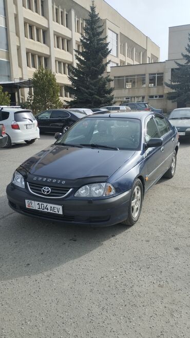 Toyota: Toyota Avensis: 2001 г., 1.8 л, Механика, Бензин, Седан