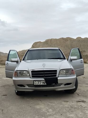 mersedes mikroavtobus 601: Mercedes-Benz 220: 2.2 l | 1998 il Sedan