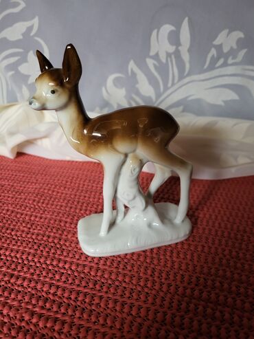 Ostali kućni dekor: Figura nova nemacka foreign 70,80te. Porcelanska figura,sve na njoj — 8