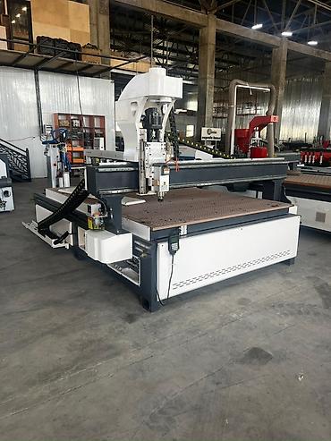 Alətlər: Sənaye tipli CNC frezə dəzgahı - Geniş formatlı işləmə sahəsi: böyük — 1