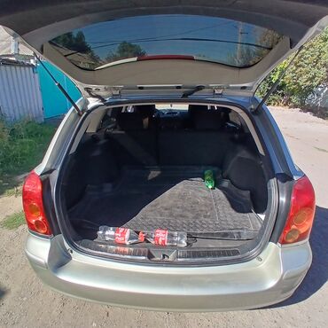 семиместные машины: Toyota Avensis: 2006 г., 1.8 л, Механика, Бензин, Универсал
