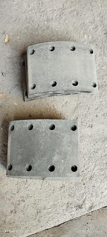 4 bolt disk: Тормозные накладки для барабанных тормозов грузовой техники. - Тип — 3