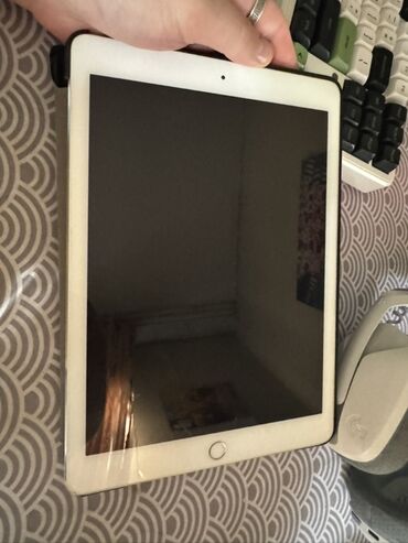 ipod touch 4: Планшет, Apple, память 32 ГБ, 9" - 10", Wi-Fi, Б/у, Классический цвет - Серебристый