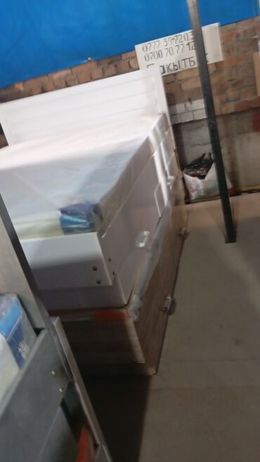 Односпальные кровати: Представлена кровать с мягким изголовьем, выполненная в сером цвете — 13