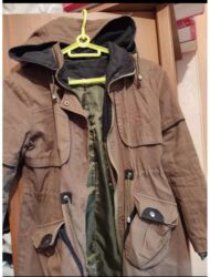 Cox gozel modelde kurtka satilir Razmer M .L gedir. Cemi 3_4 defe