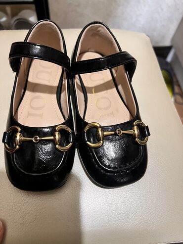 Другая женская обувь: Красивая туфелька,размер 26
Брали 2800 В ДЕТСКОМ МИРЕ,продаю за 1000