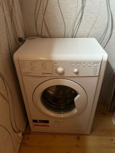 Paltaryuyan maşınlar: Paltaryuyan maşın Indesit, 5 kq, Avtomat, Qurutmasız, Kredit yoxdur