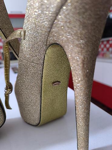 tufliler 2020: Qızılı rəngli platformalı yüksək daban ayaqqabı - Model: Peep-toe — 4