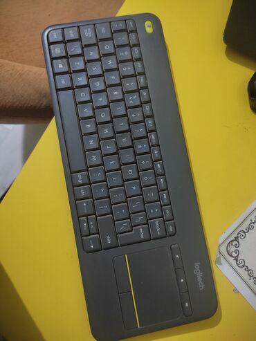 Elektronika: Logitech bežična tastatura. dobijate tastaturu i deo(preko kojeg