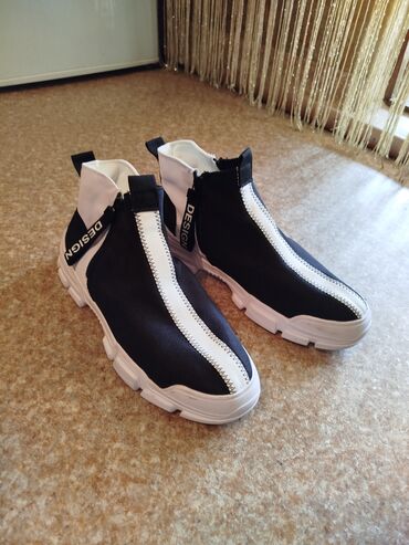 волейболный кросовка: Кроссовки/сникеры с высоким берцем - Дизайн: контрастный черно‑белый