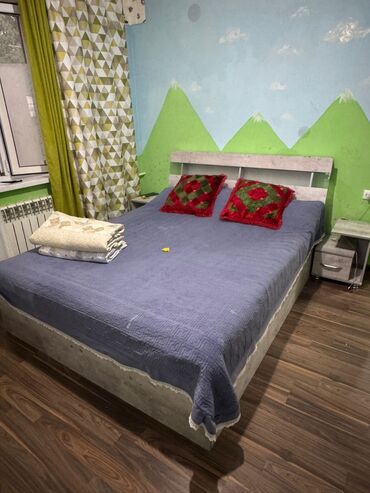 деревянные прикроватные тумбочки: Спальный гарнитур, Двуспальная кровать, ДСП, цвет - Серый